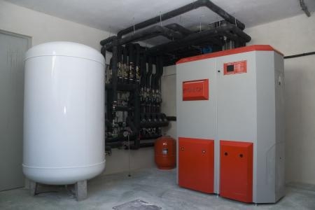 Vivienda particular, con biomasa, solar térmica, suelo radiante, fogones de leña conectados al sistema de agua caliente y calefacción y una instalación fotovoltaica para iluminación. 