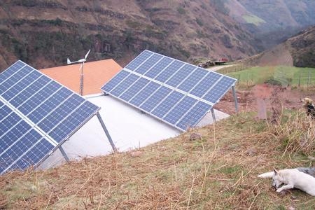 La familia Marisco posee una explotación ovina en Urritzate (Baztán), una especie de reserva natural considerada LIC (Lugar de Interés Comunitario). En el año 2006, mediante energía solar fotovoltaica y eólica, la familia Marisco pasó a tener energía eléctrica.