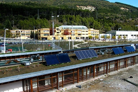 Os presentamos el Aula de la Naturaleza, lugar diseñado para lograr la máxima eficiencia energética y autosuficiente gracias a las energías renovables. ¿Quiere conocer los detalles de la instalación?