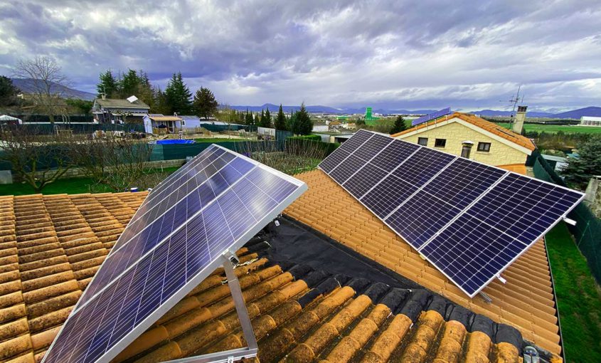 Paneles solares en tejado