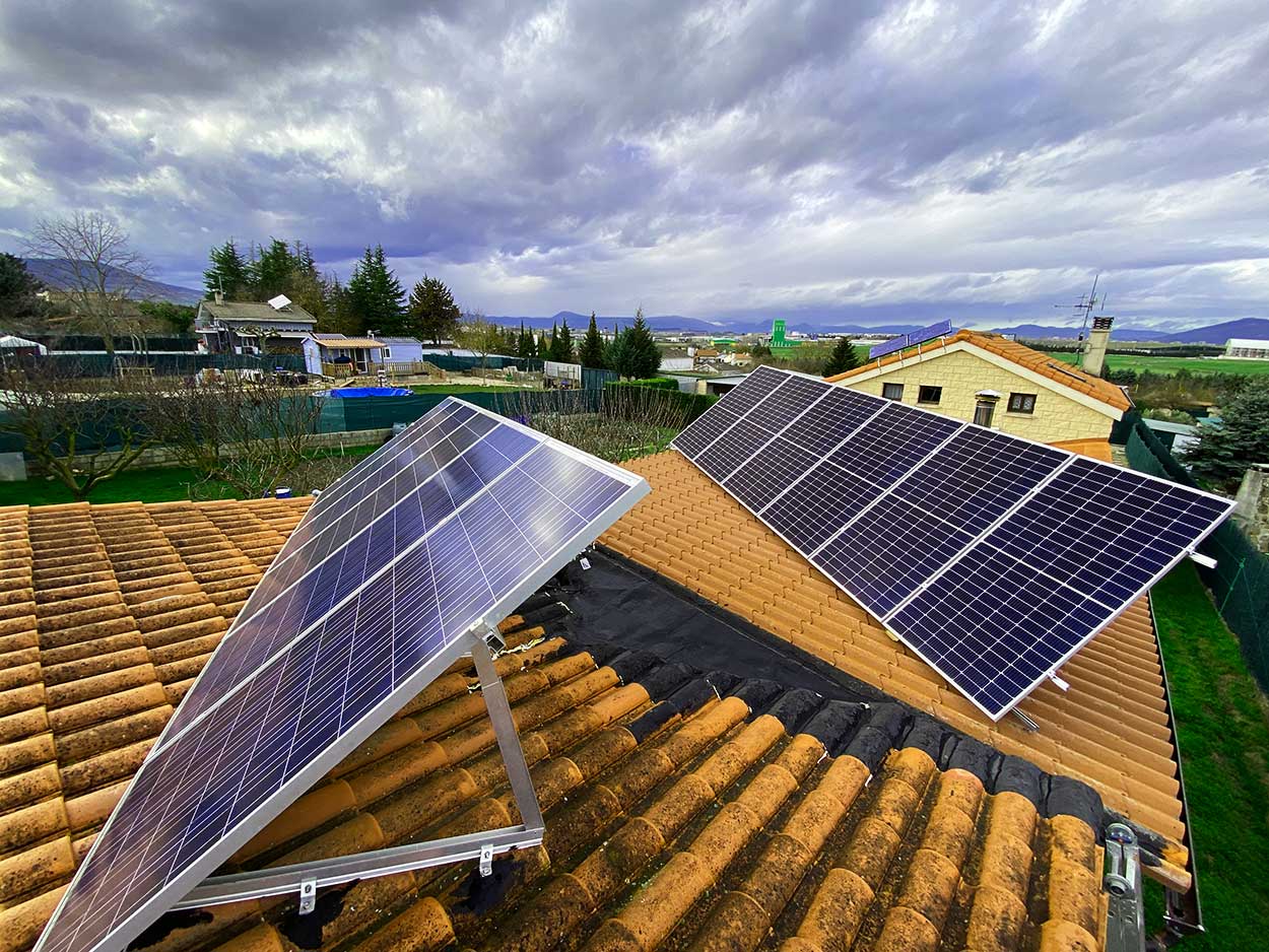 Paneles solares en tejado